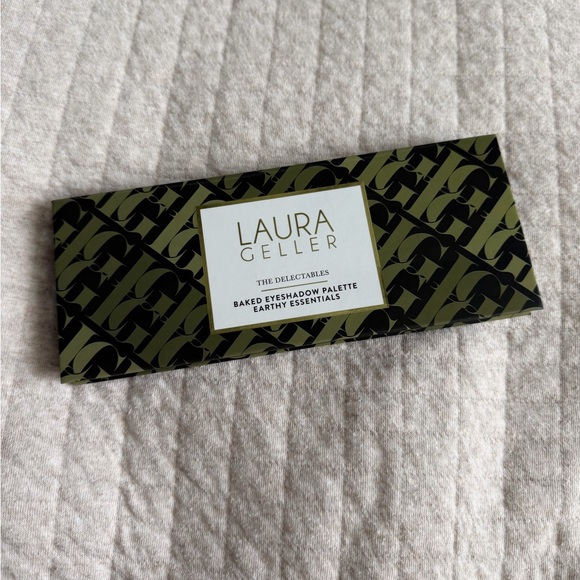 Laura Geller Earthy Essentials Baked Eyeshadow Palette - Picture 4 of 9